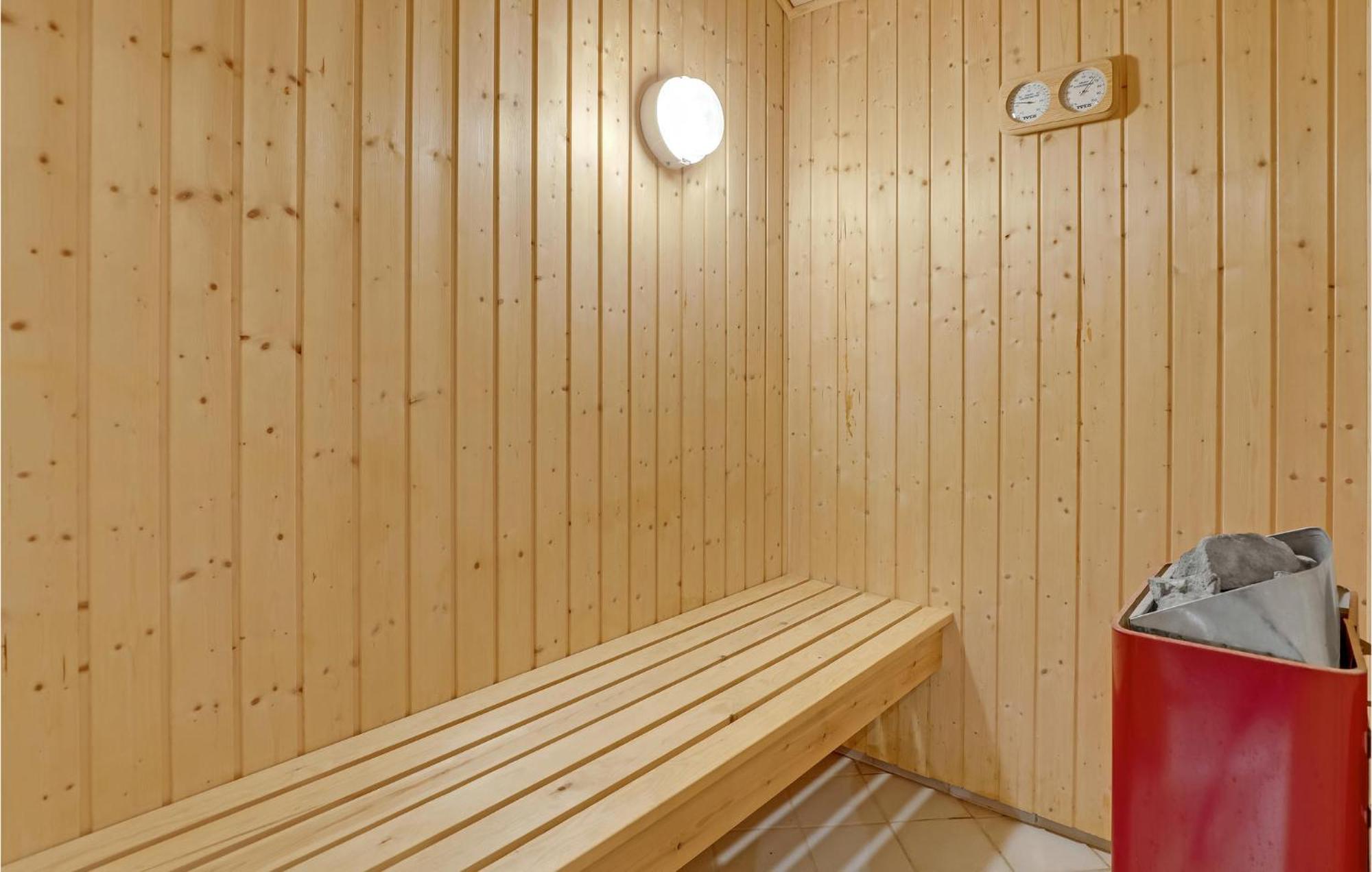 Awesome Home In Nexo With Sauna Snogebæk Exteriér fotografie