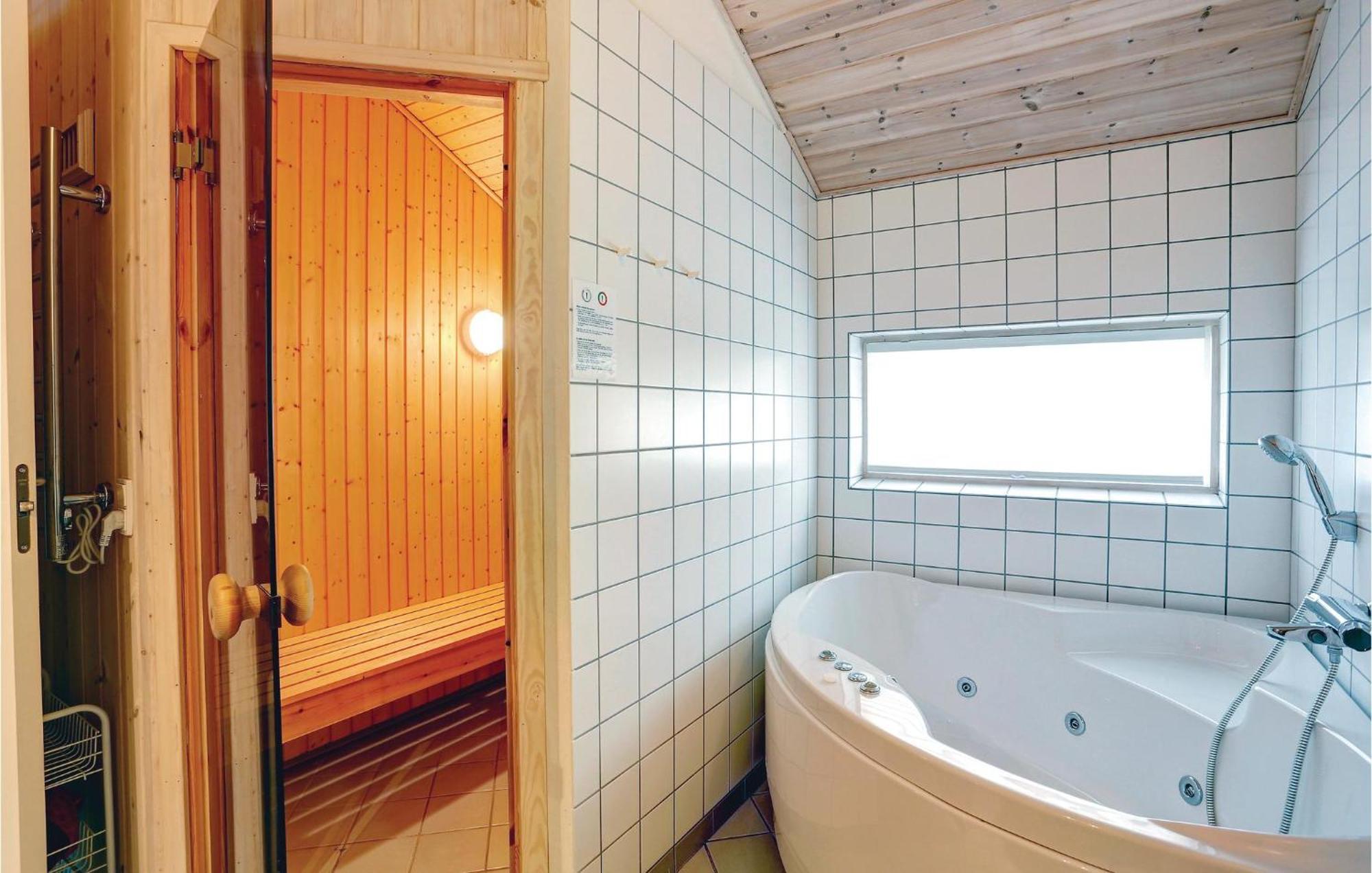 Awesome Home In Nexo With Sauna Snogebæk Exteriér fotografie